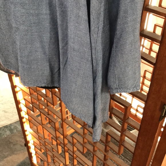 Spense blue shirt with silver colored buttons with tapered sides. Size XL. - Picture 4 of 8